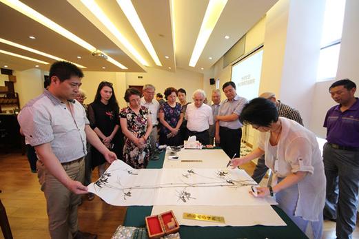 天津市國際文化交流研究會理事,天津中俄文化藝術(shù)交流中心主任,畫家王