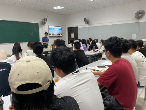 寧波大學潘天壽建筑與藝術設計學院副院長霍發仁一行到美術與設計學院考察交流
