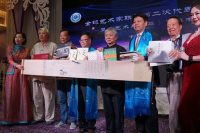 隆回著名民俗攝影家老后,喜獲攝影藝術終身成就獎
