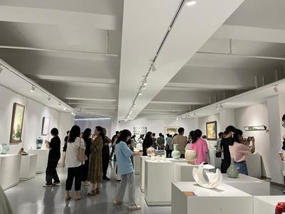 2022中韓陶瓷藝術(shù)交流展在景德鎮(zhèn)陶瓷大學(xué)開(kāi)幕